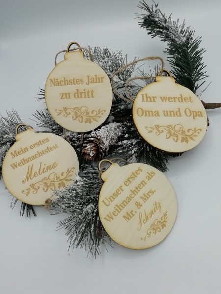 Set aus 4 personalisierten Weihnachtsanhängern aus Holz mit Ihrem Wunschtext